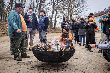 Dobrovolnická brigáda v lese U Daliborky 8. 2. 2025 v Nepomuku